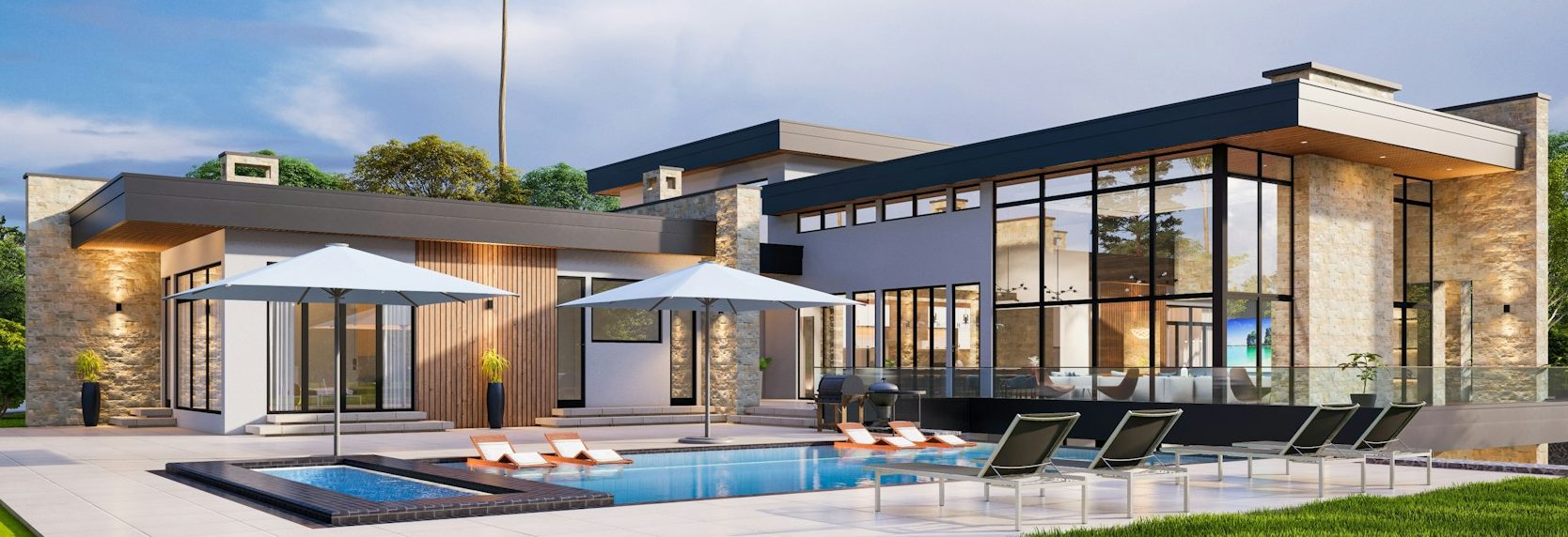 Moderne Villa mit Pool, Sonnenliegen und großzügiger Glasfront, umgeben von Rasenfläche.